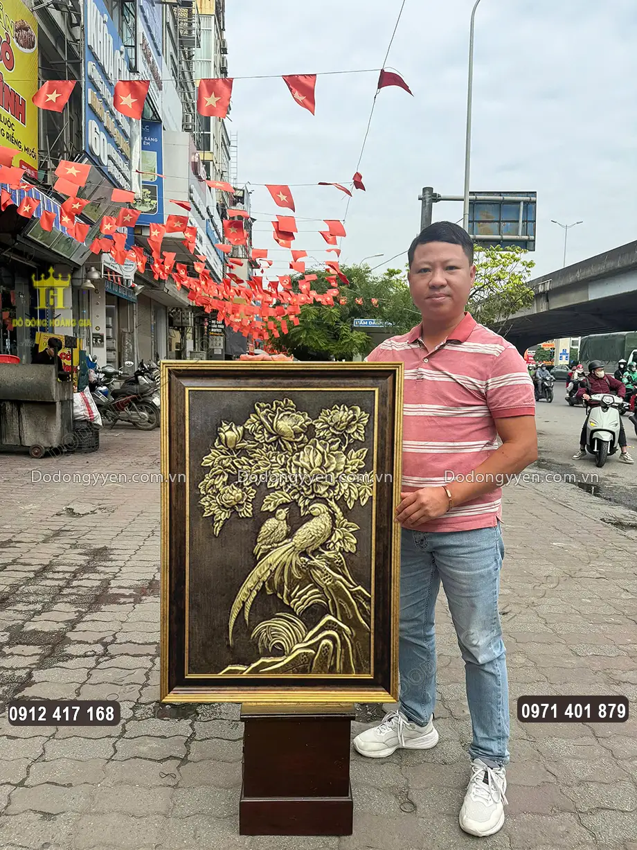 Khung tranh được l&agrave;m bằng Composite chắc chắn
